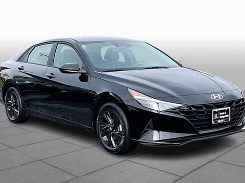 Used 2021 Hyundai Elantra SEL image 2