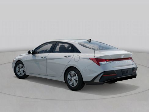 New 2026 Hyundai Elantra SE FWD image 5