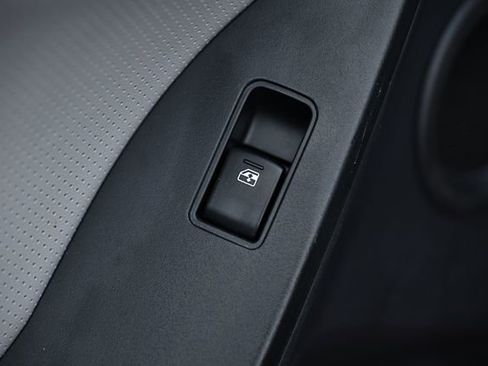 Used 2014 Subaru Forester 2.5i Touring image 26