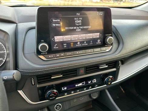 Used 2023 Nissan Rogue SV AWD/4WD image 16