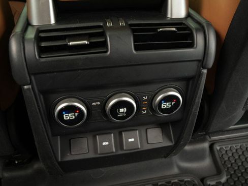 Used 2023 Land Rover Defender 130 SE image 59