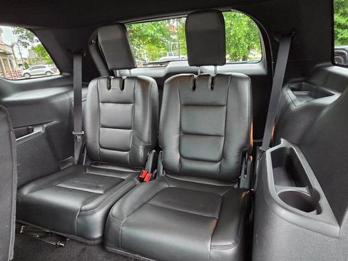 Used 2017 Ford Explorer XLT FWD image 13