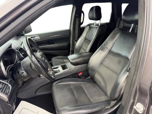 Used 2019 Jeep Grand Cherokee Laredo w/ Laredo X Package RWD image 9