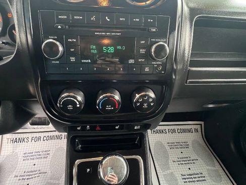 Used 2016 Jeep Patriot High Altitude AWD/4WD image 15