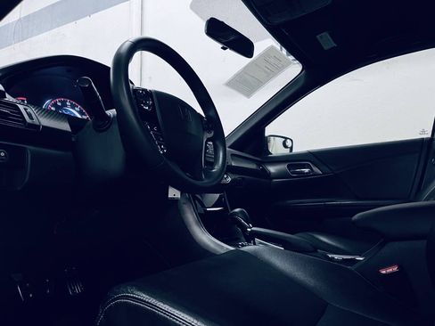 Used 2017 Honda Accord Sport image 22