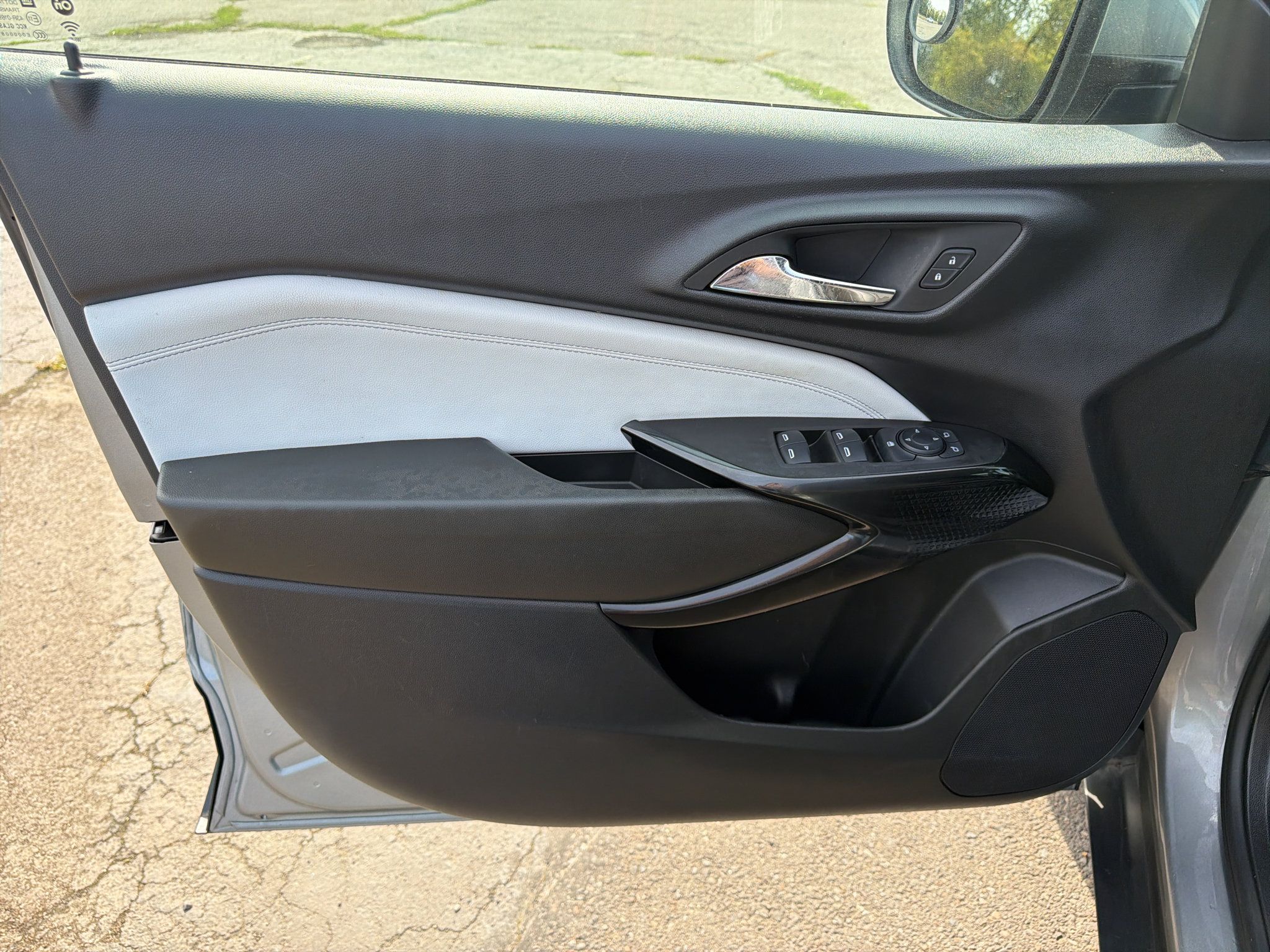 Used 2024 Chevrolet Trax LT FWD image 18