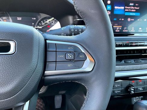 Certified 2025 Jeep Compass Latitude image 27