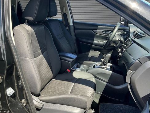 Used 2020 Nissan Rogue S FWD image 28