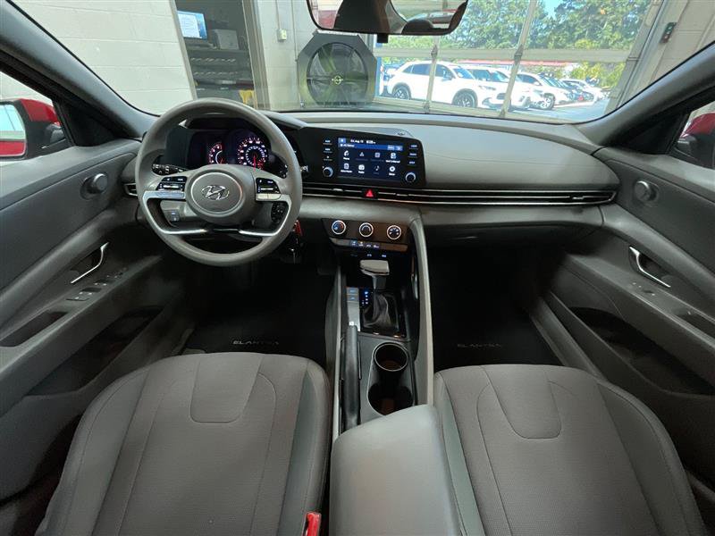 Used 2021 Hyundai Elantra SE FWD image 23