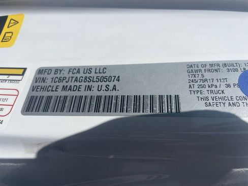 Used 2025 Jeep Gladiator Sport image 11