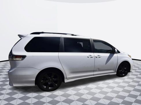 Used 2011 Toyota Sienna SE w/ Preferred Pkg FWD image 3