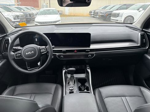 Used 2025 Kia Sorento EX w/ Panoramic Sunroof Package FWD image 25