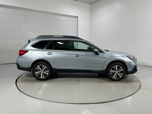 Used 2019 Subaru Outback 3.6R Limited AWD/4WD image 34