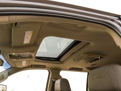 Used 2018 GMC Yukon Denali w/ Denali Ultimate Package RWD image 4