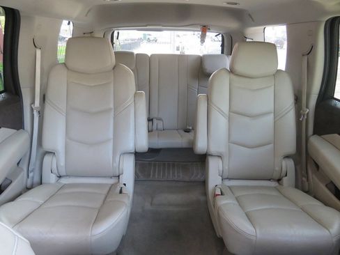 Used 2015 Cadillac Escalade Luxury AWD/4WD image 24