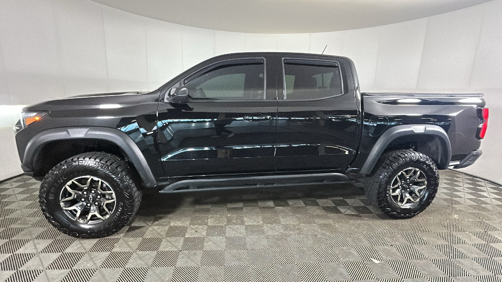 Used 2024 Chevrolet Colorado ZR2 w/ ZR2 Convenience Package III AWD/4WD image 7