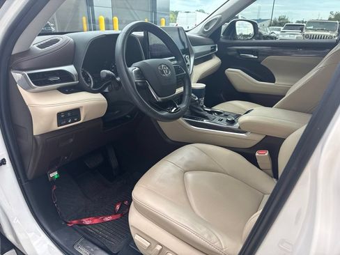 Used 2020 Toyota Highlander Platinum AWD/4WD image 8