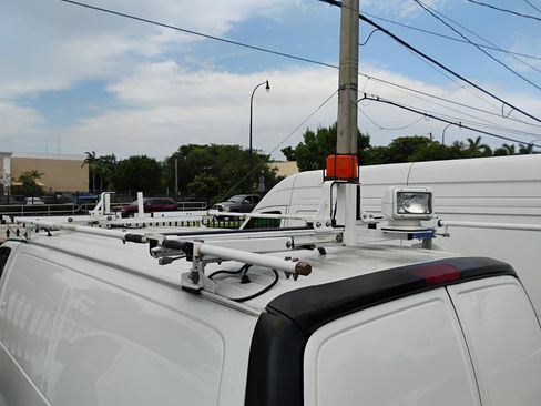 Used 2018 Chevrolet Express 2500 w/ Driver Convenience Package RWD image 5