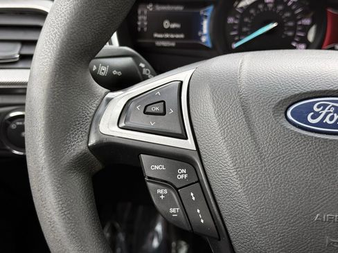 Used 2019 Ford Fusion SE FWD image 27