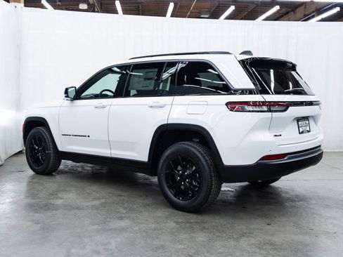 New 2026 Jeep Grand Cherokee 4WD image 4