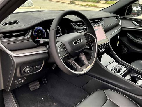 New 2025 Jeep Grand Cherokee L Limited w/ MOPAR Finishing Package image 9