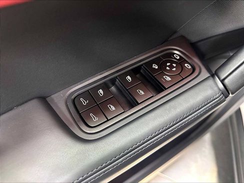 Used 2026 Porsche Cayenne AWD/4WD image 40