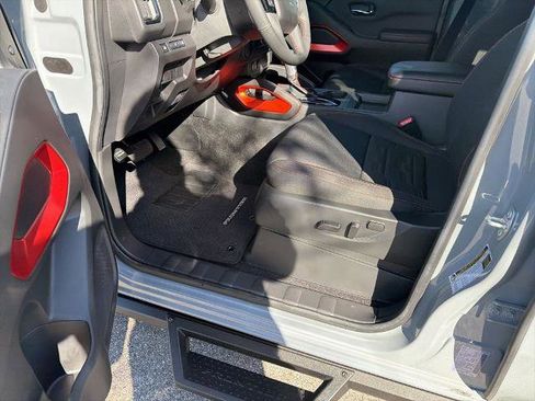 Certified 2025 Nissan Frontier Pro-X image 12