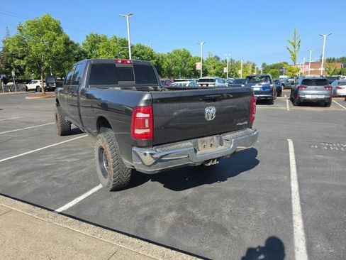 Used 2024 RAM 2500 Tradesman w/ Chrome Appearance Group AWD/4WD image 11