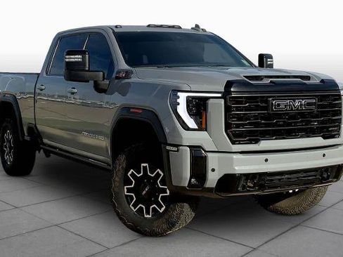 Used 2025 GMC Sierra 2500 AT4X AWD/4WD image 3