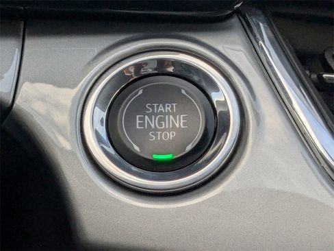 Certified 2025 Chevrolet Trax LT image 32