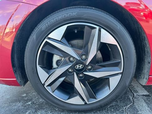 Used 2021 Hyundai Elantra Limited image 24