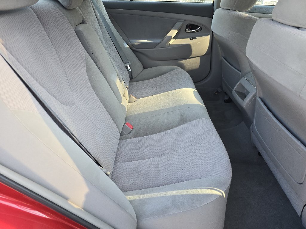 Used 2011 Toyota Camry LE FWD image 14