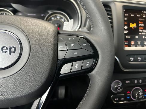 Used 2023 Jeep Cherokee Altitude Lux AWD/4WD image 16
