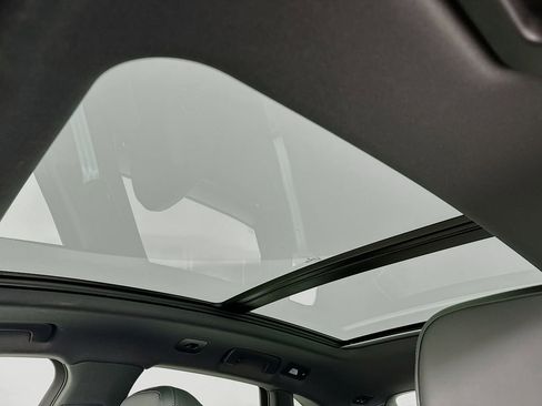 Certified 2025 Porsche Macan AWD/4WD image 23