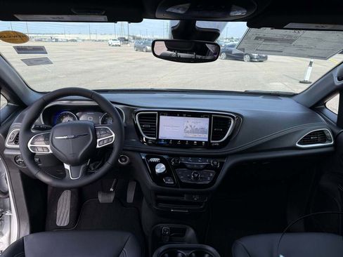 New 2026 Chrysler Pacifica Select image 27