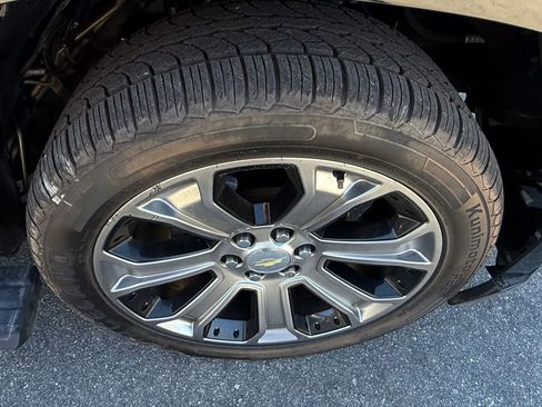 Used 2018 Chevrolet Suburban Premier AWD/4WD image 25