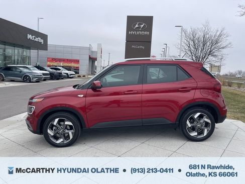 Certified 2024 Hyundai Venue Limited FWD image 14