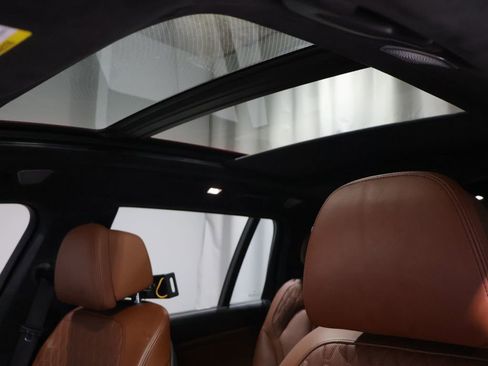 Used 2021 BMW X7 M50i image 10