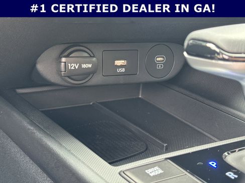 Certified 2025 Hyundai Elantra SEL image 33