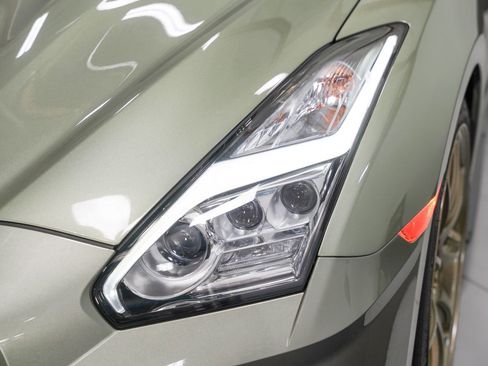 Used 2024 Nissan GT-R T-spec Dual-clutch 6-Speed Tra w/ Floor Mat Package image 14