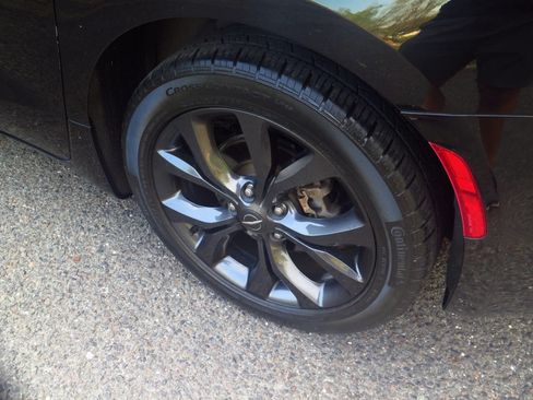 Used 2019 Chrysler Pacifica Touring Plus w/ S Appearance Package FWD image 22