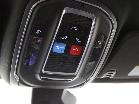 Used 2024 Jeep Wagoneer L Series II w/ Flexible Seating Group RWD image 27