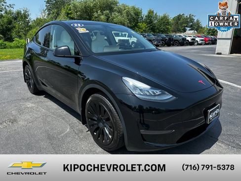 Used 2023 Tesla Model Y Long Range AWD/4WD image 1