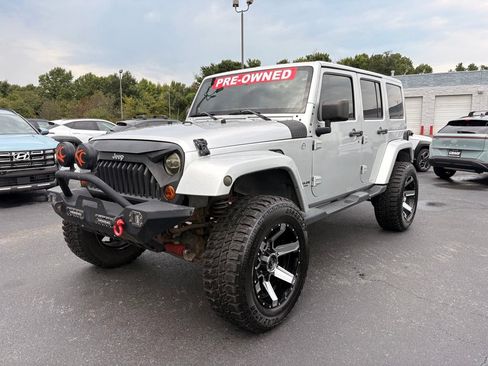 Used 2012 Jeep Wrangler Unlimited Sahara AWD/4WD image 3