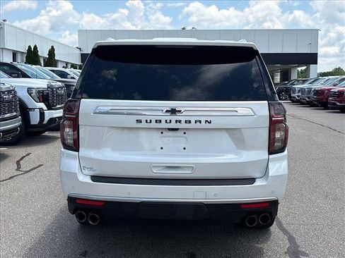 Used 2024 Chevrolet Suburban High Country AWD/4WD image 5