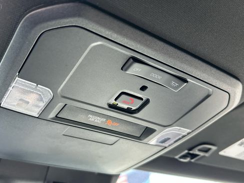 Used 2025 Toyota Tacoma TRD Off-Road image 39