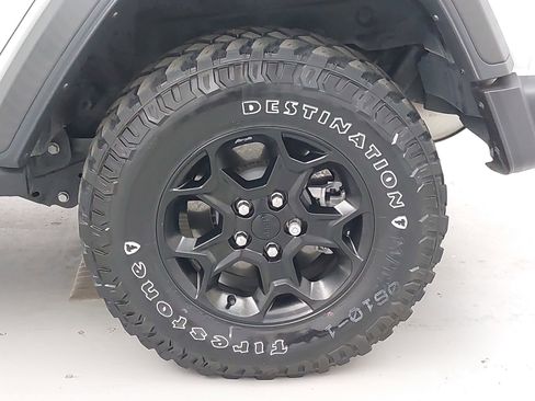 Used 2023 Jeep Wrangler Unlimited w/ Sun & Screen Package image 32