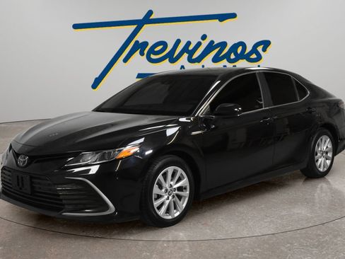 Used 2023 Toyota Camry LE FWD image 5