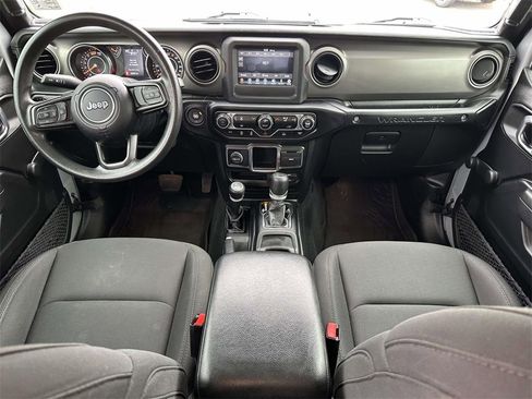 Used 2022 Jeep Wrangler Unlimited Willys image 2