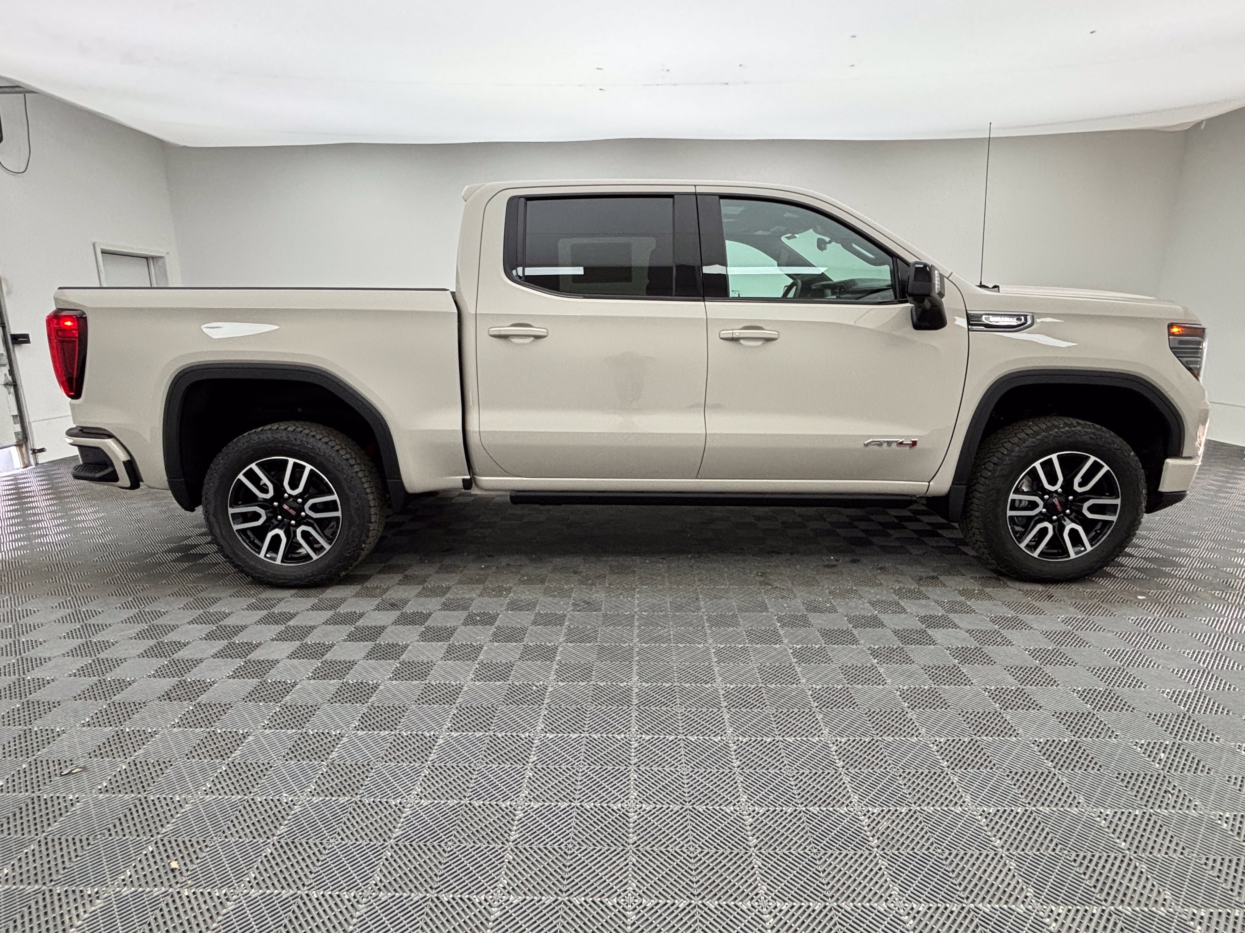 New 2026 GMC Sierra 1500 AT4 w/ AT4 Premium Package AWD/4WD image 9
